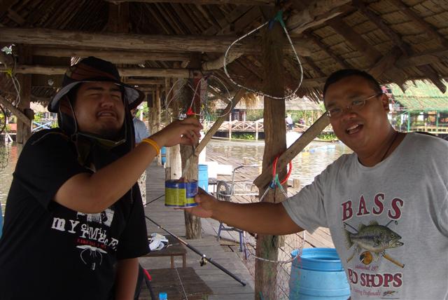 กลับมาตอกย้ำกันอีกครั้ง กับ ปลาขาดตัวแรกของวัน

นำแสดงโดยตาแซมศรี 5555  :laughing: :laughing: :lau