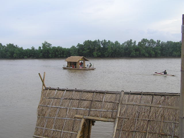 บรรยากาศของทุกแพ รอบๆคับ