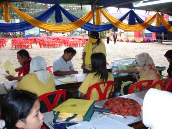บรรยากาศที่นักกีฬาทะยอยกันมาลงทะเบียน