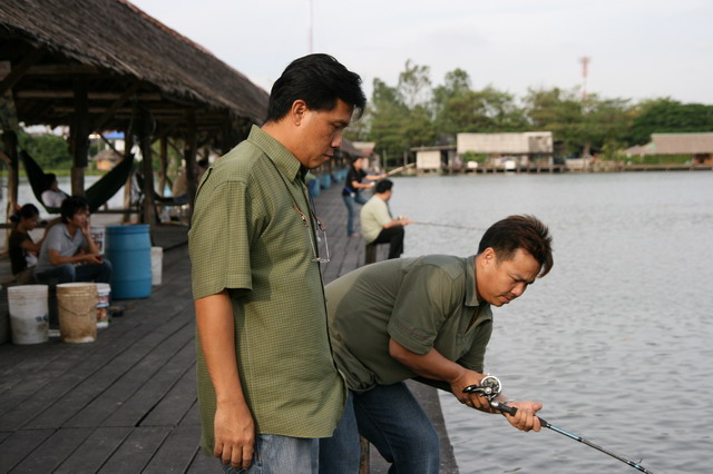 คนข้างหลังมองดูด้วยความอิจฉา ทำไมของเราไม่กินหว่า