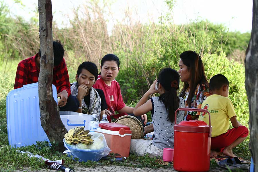 มาดู บรรดาคุณแม่กันบ้าง....

เอ....รู้สึกว่ากำลังจิ้มกันใหญ่เลย

แบบนี้มีอยู่อย่างเดียวค่ะ  ....