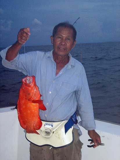 ก่อนมืดป๋าพี่โทก็ดึงเก๋าแดงตัวกำลังนึ่งขึ้นมาอีกตัว
 :laughing: :grin: :laughing: