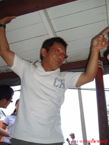 พี่ติ่ง ... เฮ้ย!!!!~  ไอ่หมวย นั่นมันตัวไรฟะ ออกทะเลไม่เคยเห็น