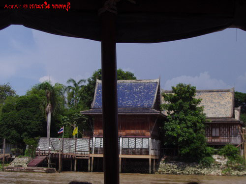 ส่วนเรือนหลังนี้ พี่ติ่งบอกว่า เคยเป็นเรือนพักของท่านนายพลคนดังสมัยก่อนท่านหนึ่ง ... พอดีว่าอยู่คนละ