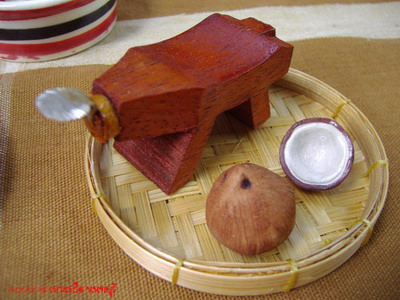 เดินเลาะ เรียบกันไปเรื่อยๆ อุ้ย ของจิ๋วน่ารักจัง แต่ราคาไม่จิ๋วซักเท่าไหร่ ชุดนี้ 80 คับพี่น้อง  :gr