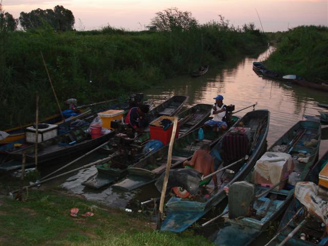 เรือพร้อมคนพร้อม....ใจเกิน  100