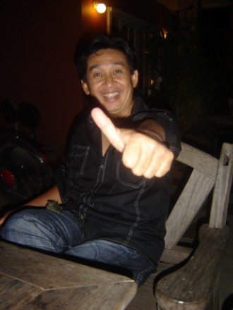 นี่ไง...โฉมหน้า สุดยอดคนดวงเฮง แห่งปี...
 :laughing: :laughing: :laughing:
มาถึง ก้อเล่าเหตุการณ์ 