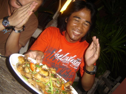 ดูนังกั๊กเล็ก มานเด้.....
ระริก ระรี้ ระรื่น ชื่นมื่น หัวใจ...
 :laughing: :laughing: :laughing:
