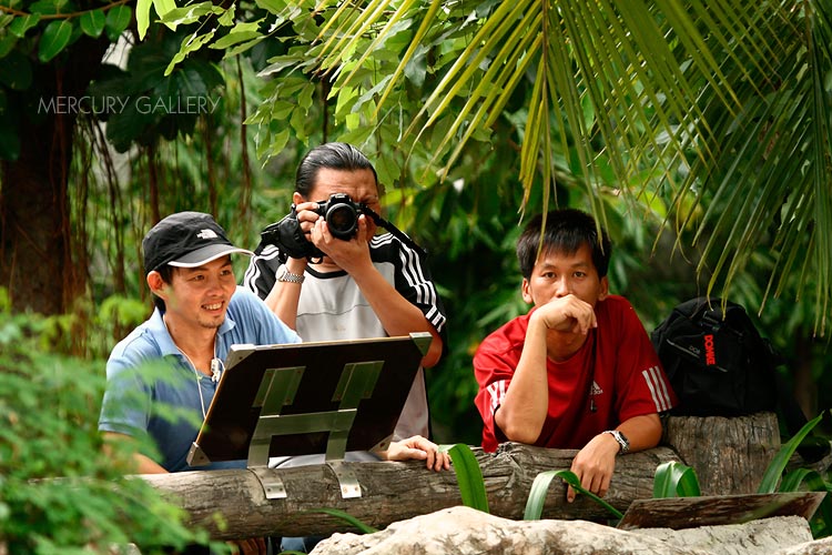 สามหนุ่มสามมุมครับ ประชันความหล่อ (ไม่เสร็จ) จากซ้ายไปขวา น้าtomtom  น้าหรั่ง-Footfish  และน้า thiti