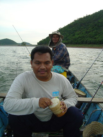 ปั้นกิน ๆ ๆ...อาหร่อย..หมูแดดเดียวรสแจ่มอ้ะ
 :laughing: :laughing: :laughing:
พี่อ๊อด---น้ามาด เตร