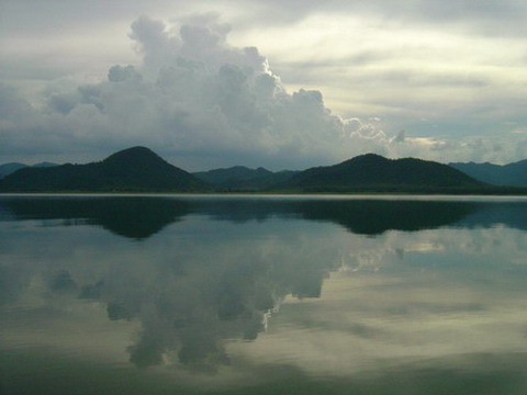 อากาศ แบบนี้ มานแปลกๆ ไป.....
ฟ้าครึ้ม เหมือนฝนจะมา.....
**เพราะอากาศ เปลี่ยนแปลงบ่อย**
 ปลาเลย ม