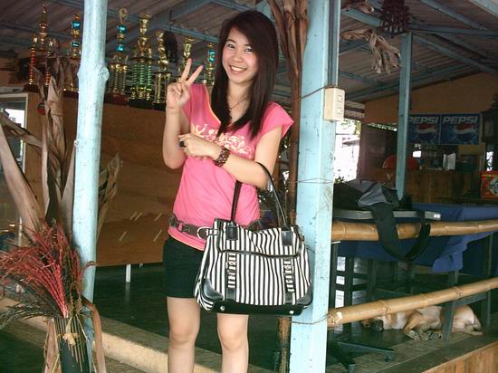 
น้องกิ๊พผ.บ มาด้วย :love:
พริตตรี้ของที