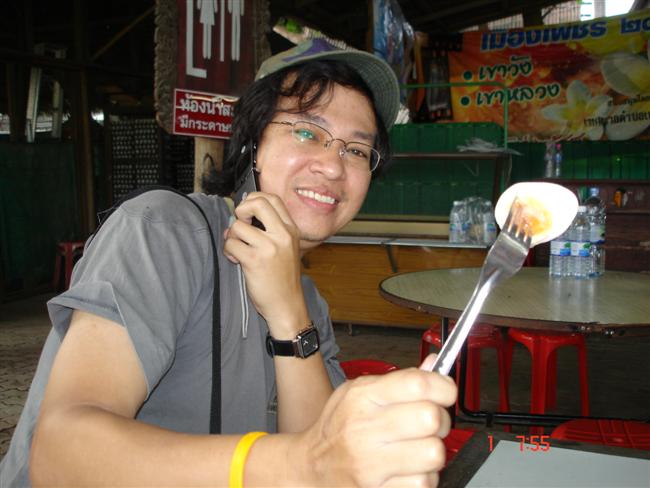 โว๊ววว...หน้าปร้อมเจาะไข่แดง  กรั่กๆๆๆ  :laughing:
มิน่า...ถึงม่ายแห้ววววว  เอิ๊ก ๆ ๆ ๆ    :laughin