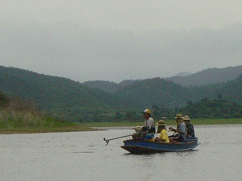 น้ามาด----เอิ้วววววว นั่นเรือ ฟลายอิ้