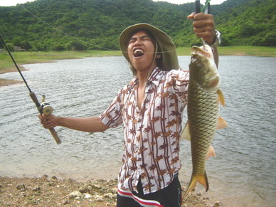 น้าโน๊ต---ฝากถึงผู้ชมทางบ้านเหรอครับ..
             เพื่อนเดียร์ เพื่อนพง ว้อยยยย......
          