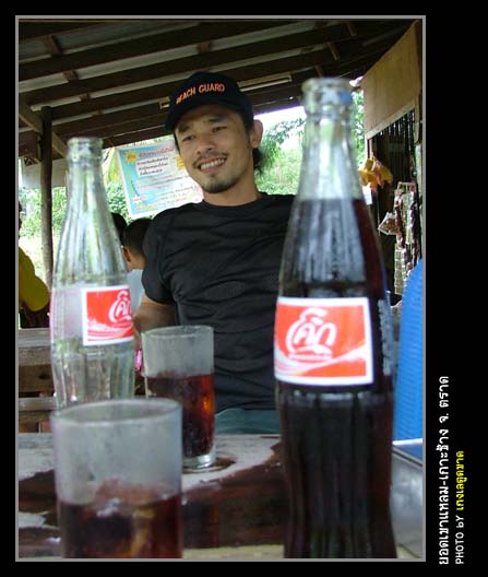 ทริปนี้เป็นความโชคดี เพราะว่าพี่จู้แกได้แชมป์พายเรือคายัค ก็เลยจะนำ
ไก่ต้มขึ้นไปแก้บนที่ศาลด้านบนเข