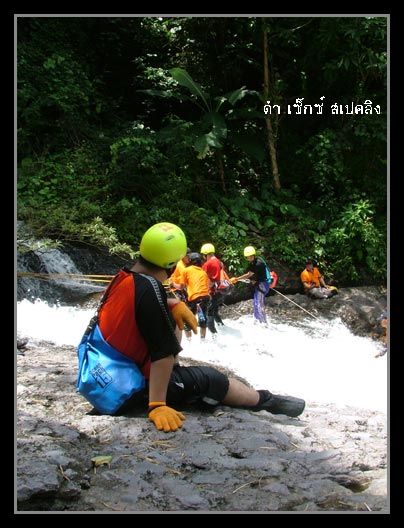 จากนั้นก็เดินกันต่อไปยังผาที่ 2 ครา
