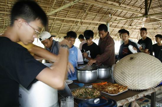 เที่ยงแระ จัดการอาหารกลางวันก่อนเลยค่ะ

ให้ที่ กชกร ทำไว้ให้ เปง  Buffet ค่ะ