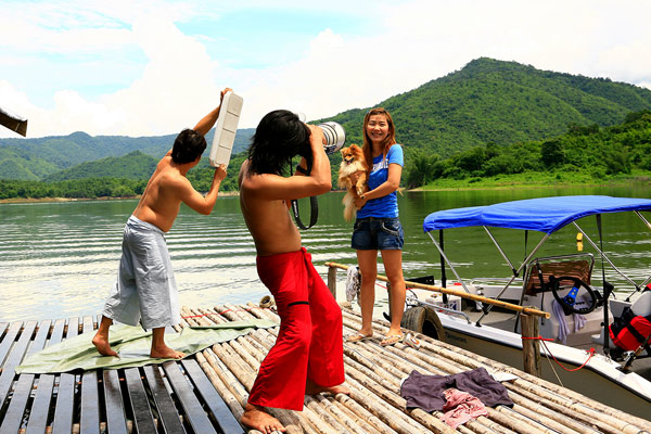 ทีมงาน + ตากล้อง + นางแบบ

 :laughing: :laughing: :laughing: :laughing: :laughing: :laughing: