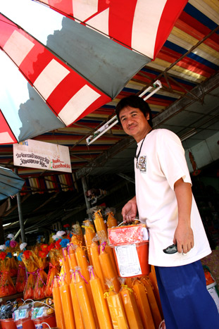หาซื้อของไปทำบุญด้วย