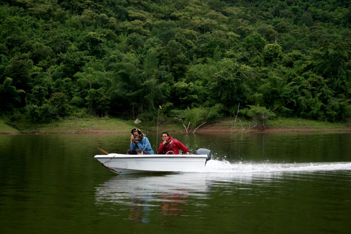 เรือลำนี้คอยเกาะติดตลอด....ไปไหนไปด้วย ( กลัวหลง ) อิอิ

  :laughing: :laughing: