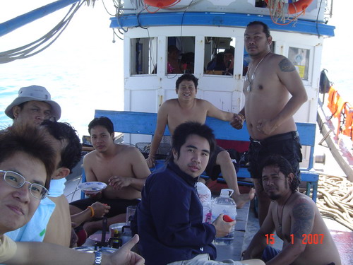 เล่นน้ำชื้นใจขึ้นเรือกินต่อ :love: :love: :lov