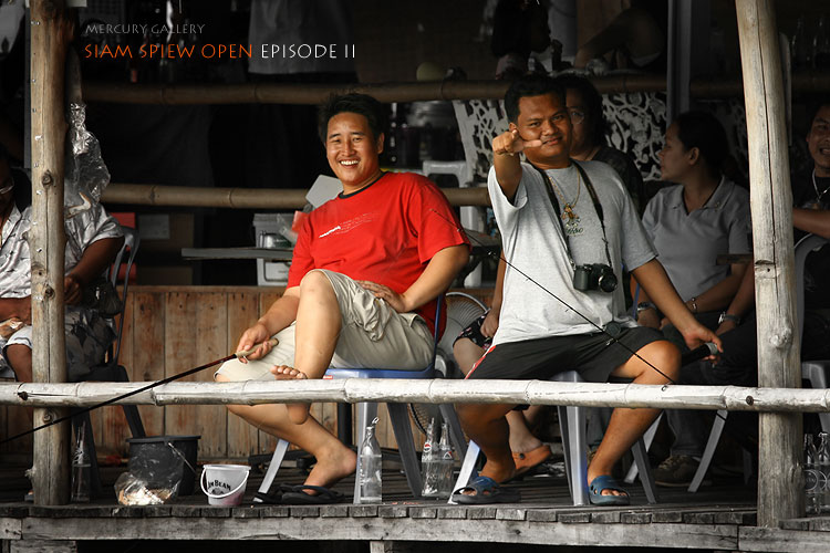 มาดเด็ดของน้ามาดและน้านุ จากทีมศ.ป๋าต่อ บนแพกลางครับ  :grin:

