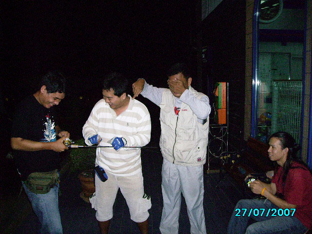 ความสนุกเฮฮาที่มีแม้กระทั่งในตอนกรอสายครับ :laughing: :laughing: