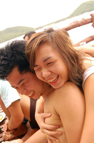 ผมกับผบ.ครับ เจอกันที่ตะวันนาอุดหนุนกันบ้างนะครับ(ขายของซะงั้น) :cool: :cool: