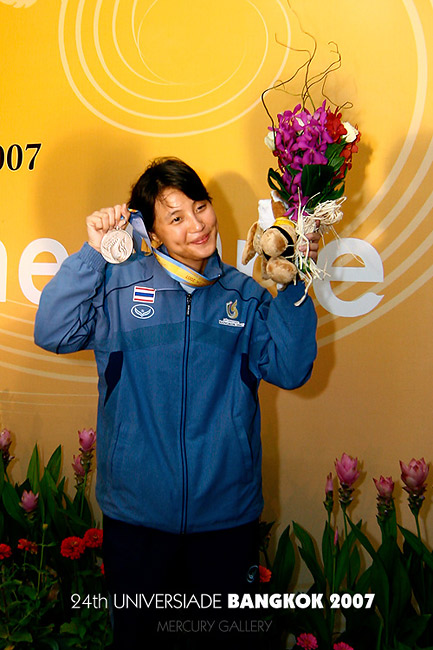 รูปสุดท้ายขอฝากแสดงความยินดีกับนักกีฬาไทยที่คว้าเหรียญเงินประเภทเป้าบิน Skeet หญิงมาครองได้สำเร็จ หล