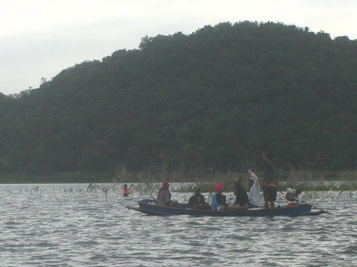 ก๊ะลังจะย้ายที่ย้ายหมาย เจอเข้าก๊ะ เรือไต๋ยอม....
วันนี้ น้า F10 มาเยือนเขื่อนปราณ...
 :grin: :gri
