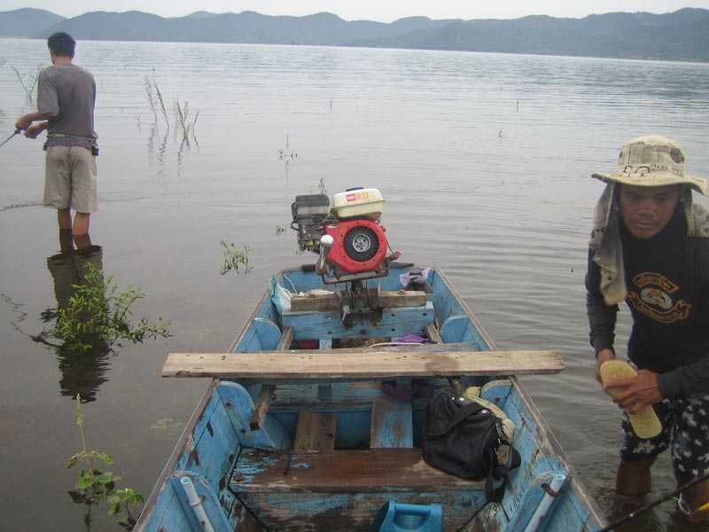 ลุยกันด้วยเรือ 2 ลำ
ลำผม เรือไต๋ยอม ประกอบด้วย
น้าเบิร์ด (ตะลอน...ฝัน)
น้าต้น (Naammoll)
พี่อู๊ด