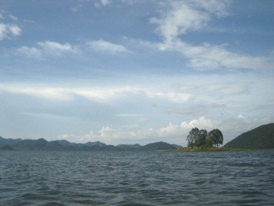 ...เขื่อนปราณ ยามเย็น  สวยงาม ชอบจริงๆเลย
บรรยากาศ แบบนี้ แต่ไม่อยากเลย ต้องขับรถกลับกรุงเทพแระ
..