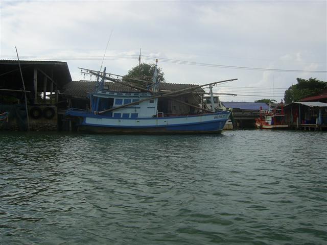 เรือไต๋จุกแห่งคลองแกลงครับ
