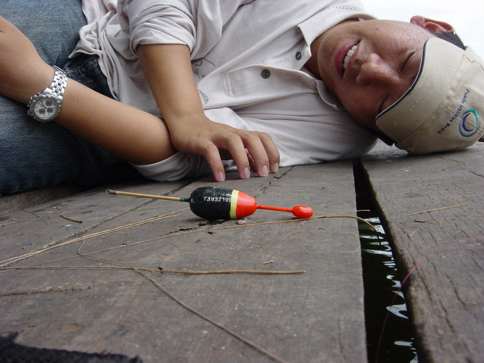 นั่งเฝ้าทุ่นอยู่........ :spineyes: :spineyes:

โน๊ต-พี่....วัดเร็ว :mad:
บุ๊ง  -วัดไรฟระ...ทุ่นอ