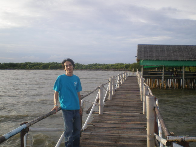 พอเรือจอดเราก็ และก็แวะทานอาหารที่ร้านอาหารริมทะเลกรุงเทพค่ะ บรรยากาศน่าจะมีที่พักจริงๆๆๆ