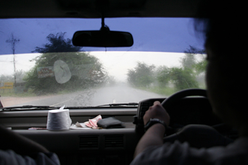 ระหว่างทางเจอฝนกระหน่ำเป็นระลอกๆ เ