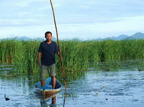 ว่าแต่.............ชาวบ้านที่นี่ หน้าตามันคุ้นๆวุ้ยยยย....
 :laughing: :laughing: