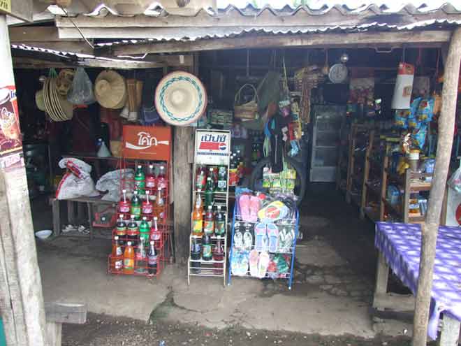 นี่แหละครับสภาพร้านค้าเห็นหมวกแล้วคิดถึงน้ามาดเลย :laughing: :laughing: