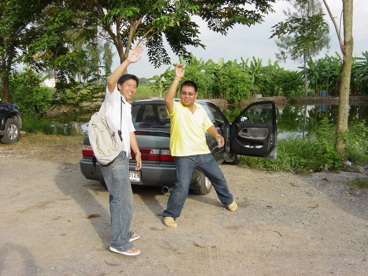จบกันด้วยภาพนี้แล้วกันครับ........ :cheer: :cheer:

แยกย้ายกันกลับบ้านก่อนวีซ่าจะแตกเสีย :laughing