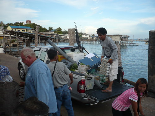 ช่วยกันขนลงเรือครับ ผมง่วงครับพยามใช้ภาพอธิบายครับ :grin: