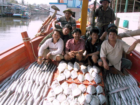 ขอบคุณทุกๆท่านครับที่ให้กำลังใจ ภาพนี้ตกเมื่อต้นปีครับไต๋คนเดิม  ขอให้ทุกๆท่านโชคดีครับ...........