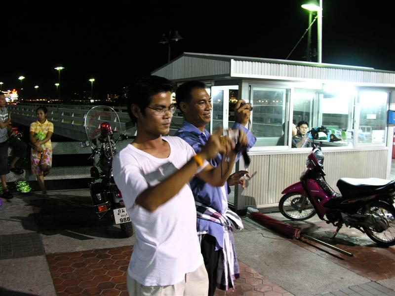  :love:แล้วก้อ...ถ่ายรูป รวมกันเป็งที่ระลึก :love:


อันนี้เป็งเบื้องหลังรูปงามๆ.................