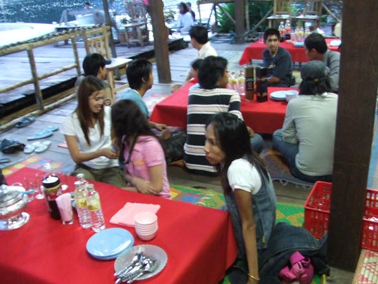 บรรยากาศในงาน เลี้ยง พบปะสังสรร ของ