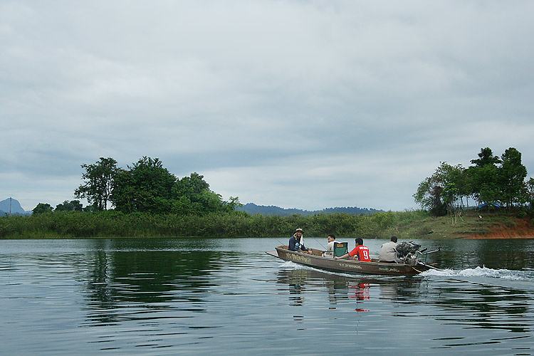 เรือลำแรกมุ่งหน้าสู่เป้าหมาย  ส่วนเรือลำผมตามไปติดๆ :grin: :grin: