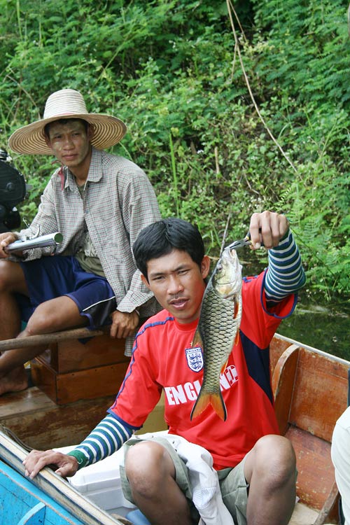 เรืออีกลำน้าไก่รีบหยิบปลาคนอื่นมาโชว์อีกแล้วววว :laughing: :laughing: