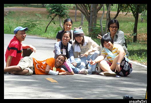 กล้องนับสิบต่างรุมถ่าย (หรือรุมประ