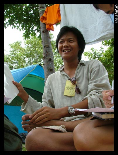 ให้เขียนดันมานั่งยิ้ม เดี๊ยะฟ้องสาวพยาบาลให้ฉีดยาผิดเข็มซะนี่ :laughing: :laughing: