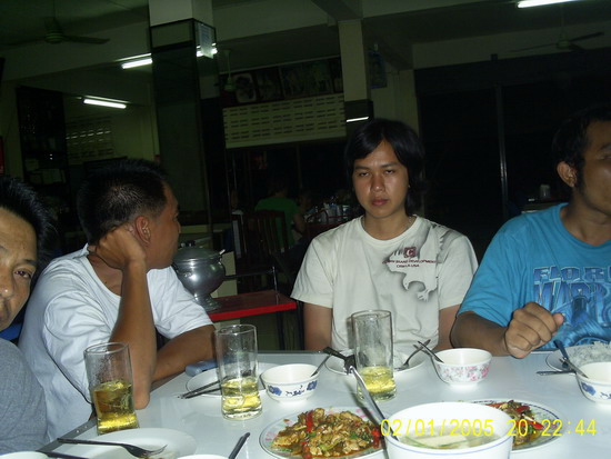 
ทางด้านหัวโต๊ะ :laughing: :laughing: