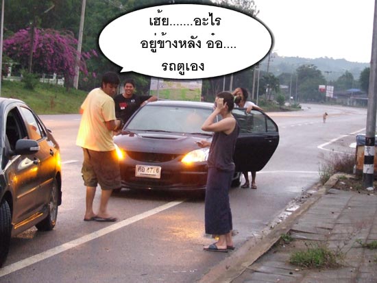 ส่วนกลุ่มผองเพื่อนนายเบียร์ก็ออกมายืดเส้นยืดสายรับอากาศตอนเช้ากันอย่างเต็มที่ แม้จะมีอาการเบลอๆ บ้าง